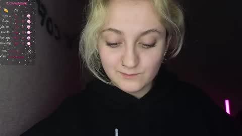 Snapshot of frosty_blueberries4 chatting on February 22, 2025, 10:52 pm ANA online show from February 22, 2025, 10:52 pm
