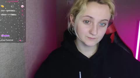 Snapshot of frosty_blueberries4 chatting on February 25, 2025, 10:47 am ANA online show from February 25, 2025, 10:47 am