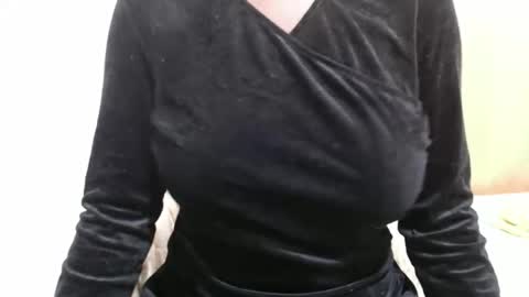 fruity28 online show from November 19, 2025, 8:09 pm