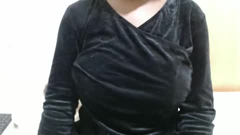 fruity28 online show from November 24, 2025, 4:40 pm