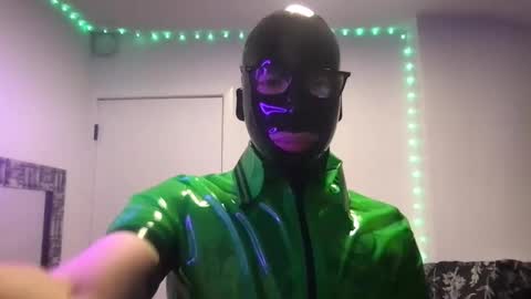 Snapshot of ftmrubbervamp chatting on December 6, 2024, 11:47 pm FTM Rubber Model online show from December 6, 2024, 11:47 pm