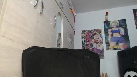 Mia and Gary  online show from November 16, 2025, 1:44 am