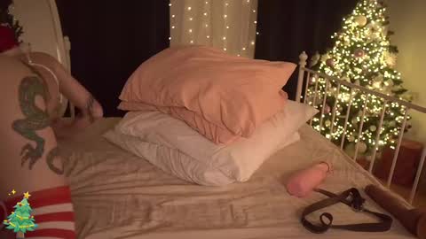 Snapshot of fuckingtoy_ chatting on December 29, 2024, 2:21 pm Eva all my links online show from December 29, 2024, 2:21 pm