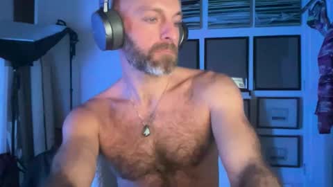 Snapshot of fuhzee chatting on November 18, 2025, 11:37 pm FuhZee online show from November 18, 2025, 11:37 pm