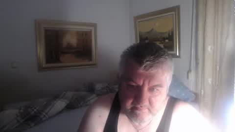 fukingcrazy online show from April 11, 2026, 9:02 am