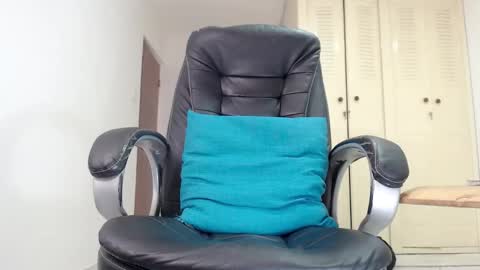 Snapshot of full_milo chatting on November 19, 2025, 5:29 am Andres. online show from November 19, 2025, 5:29 am