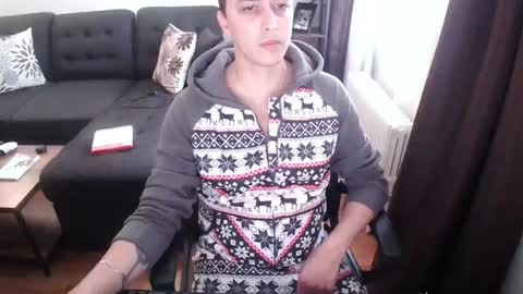 Snapshot of fululandready chatting on December 13, 2024, 7:43 pm fullandready online show from December 13, 2024, 7:43 pm