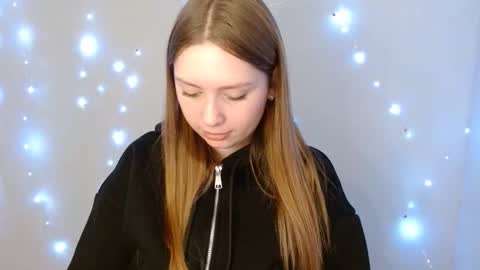 Snapshot of funemma000 chatting on December 18, 2025, 8:09 am Emma online show from December 18, 2025, 8:09 am