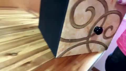 Linnys Palace online show from October 29, 2025, 5:14 pm