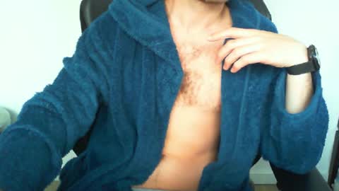 YWhiteNiceMan online show from June 2, 2026, 7:54 am