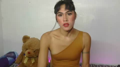 LIL LEE online show from November 11, 2025, 3:06 am