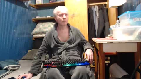 Snapshot of furosz chatting on January 12, 2026, 5:07 pm furosz online show from January 12, 2026, 5:07 pm