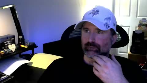 Snapshot of fuzz69_ chatting on February 4, 2026, 10:43 am fuzz69_ online show from February 4, 2026, 10:43 am