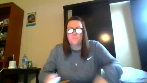 fuzzypeaches87 online show from April 1, 2026, 2:25 pm