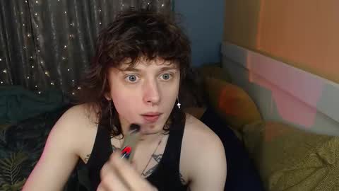 Snapshot of g1vememoney chatting on December 22, 2025, 6:49 pm Ian online show from December 22, 2025, 6:49 pm