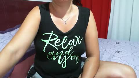 gaby  layla online show from November 19, 2025, 8:09 pm