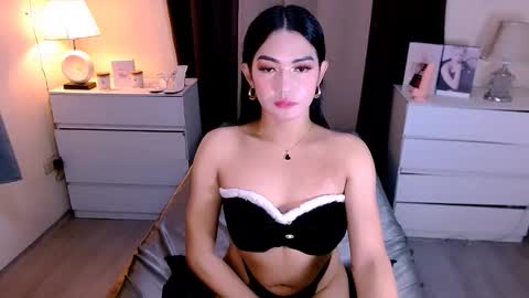gabriela_deluxe online show from December 5, 2025, 4:25 pm