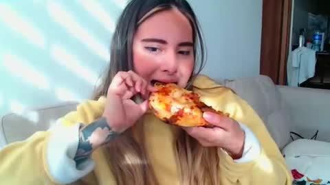 Snapshot of gabriela_miller_2 chatting on October 19, 2025, 9:04 pm Gabriela Miller online show from October 19, 2025, 9:04 pm