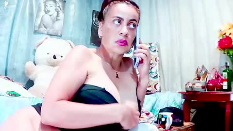 Snapshot of gabriela_sexy chatting on February 6, 2025, 12:37 pm Gabriella Lopez online show from February 6, 2025, 12:37 pm