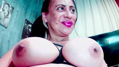 Snapshot of gabriela_sexy chatting on March 4, 2025, 5:56 pm Gabriella Lopez online show from March 4, 2025, 5:56 pm