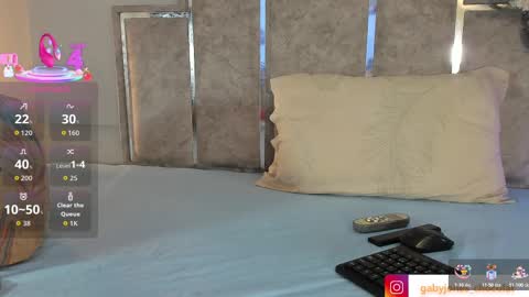 gabyyjones online show from November 4, 2025, 11:31 am