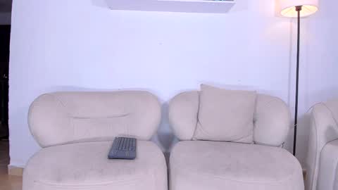 gal_stone_ online show from May 15, 2026, 1:23 am