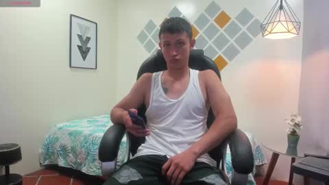 garuo_18 online show from November 5, 2025, 3:06 am