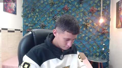 garuo_18 online show from November 14, 2025, 3:49 am