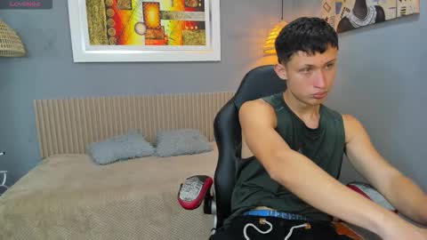 garuo_18 online show from November 30, 2025, 4:22 pm