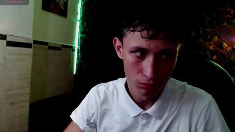 garuo_18 online show from December 17, 2025, 2:06 am