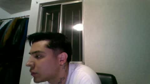 Snapshot of garypinepineapple chatting on May 1, 2026, 7:35 am garypinepineapple online show from May 1, 2026, 7:35 am