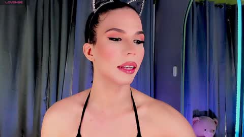 Snapshot of gatitavenecis1 chatting on January 22, 2025, 2:35 pm Vnecis Marn online show from January 22, 2025, 2:35 pm