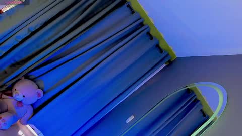 Snapshot of gatitavenecis1 chatting on February 4, 2025, 8:28 pm Vnecis Marn online show from February 4, 2025, 8:28 pm