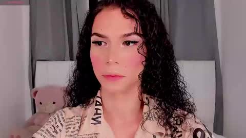 Snapshot of gatitavenecis1 chatting on September 11, 2025, 10:37 am Vnecis Marn online show from September 11, 2025, 10:37 am