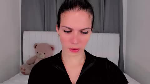 Snapshot of gatitavenecis1 chatting on November 1, 2025, 9:28 pm Vnecis Marn online show from November 1, 2025, 9:28 pm