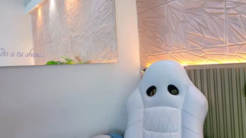gaviluc_ online show from July 6, 2026, 3:03 pm