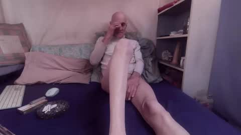 Snapshot of gayrobbin chatting on February 10, 2026, 2:10 pm gayrobbin online show from February 10, 2026, 2:10 pm