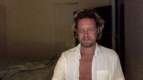 gcsurfer81 online show from December 4, 2024, 9:07 am