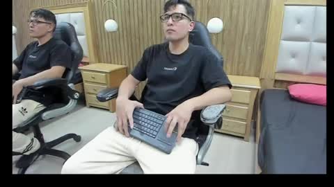 Snapshot of gean_mclovin chatting on April 30, 2026, 7:09 pm Gean Mclovin online show from April 30, 2026, 7:09 pm