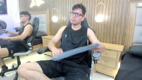Snapshot of gean_mclovin chatting on May 4, 2026, 7:21 pm Gean Mclovin online show from May 4, 2026, 7:21 pm