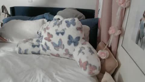 The Empress online show from November 6, 2025, 11:04 pm