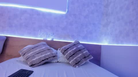 geminis muentes online show from February 4, 2025, 3:33 am