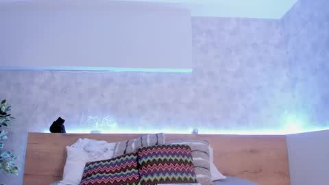 geminis muentes online show from March 8, 2025, 3:39 am