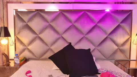 Maria  online show from September 18, 2025, 3:19 am