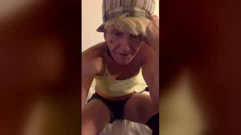 Snapshot of genderpalooza chatting on December 3, 2025, 10:35 am Lenzy LaCanada online show from December 3, 2025, 10:35 am