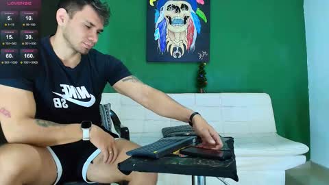 Snapshot of gendersonfit chatting on December 15, 2025, 1:59 pm gendersonfit online show from December 15, 2025, 1:59 pm