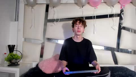 Genesis online show from November 19, 2025, 3:39 am