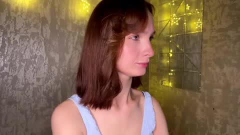 Riana online show from May 3, 2026, 1:28 pm
