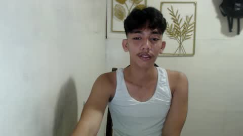 Snapshot of gentlemanlustx chatting on October 8, 2025, 2:47 pm Rayl online show from October 8, 2025, 2:47 pm