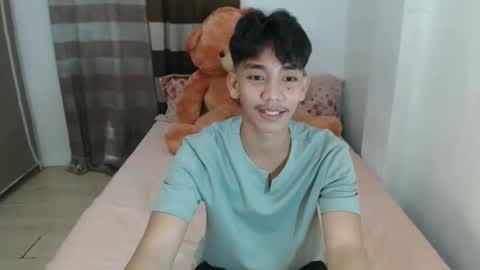 Snapshot of gentlemanlustx chatting on October 9, 2025, 10:57 am Rayl online show from October 9, 2025, 10:57 am